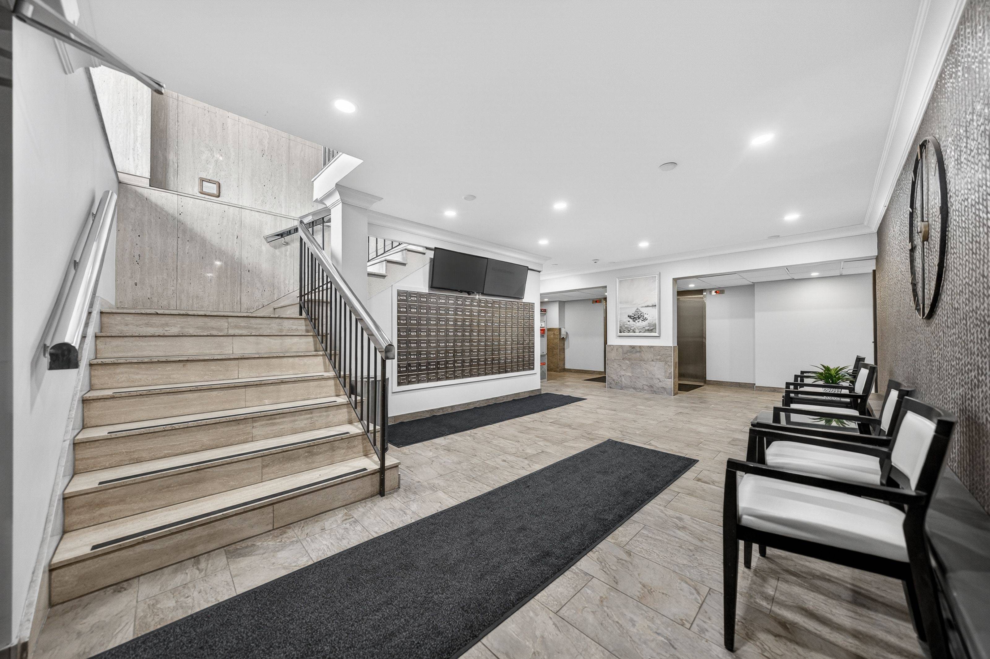 19 Woodlawn RD E #512, Guelph, ON N1H 7B1