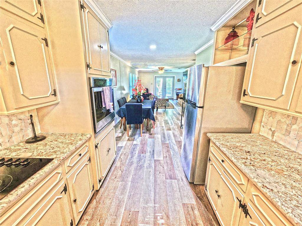 542 Wildewood Drive, Chandler, TX 75758