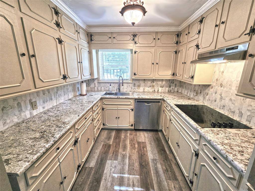 542 Wildewood Drive, Chandler, TX 75758