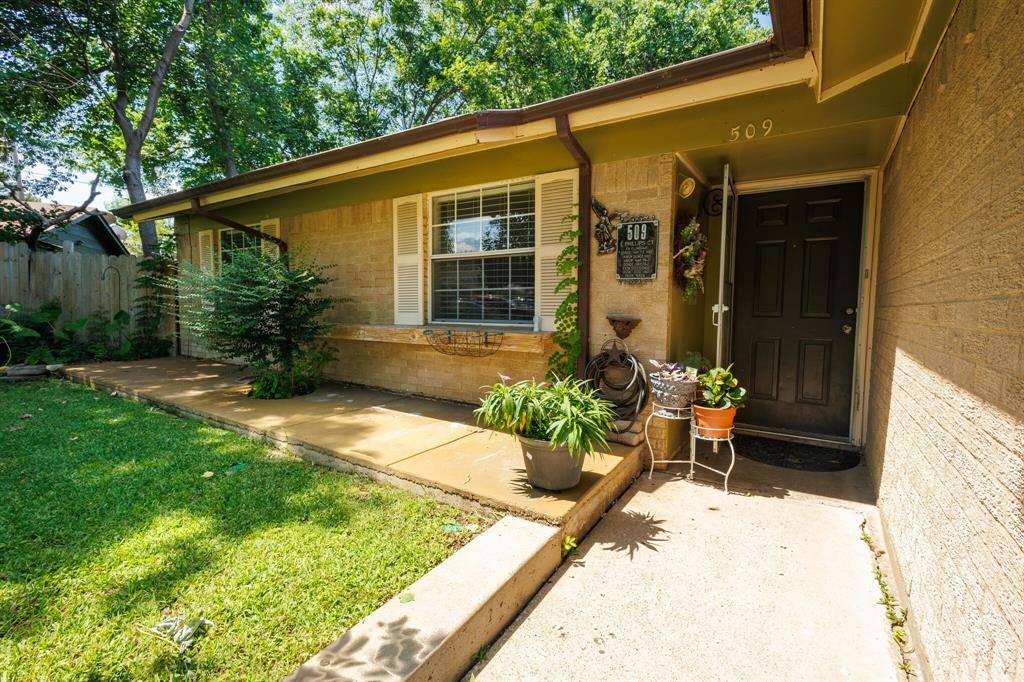 509 E Phillips Court, Grand Prairie, TX 75051