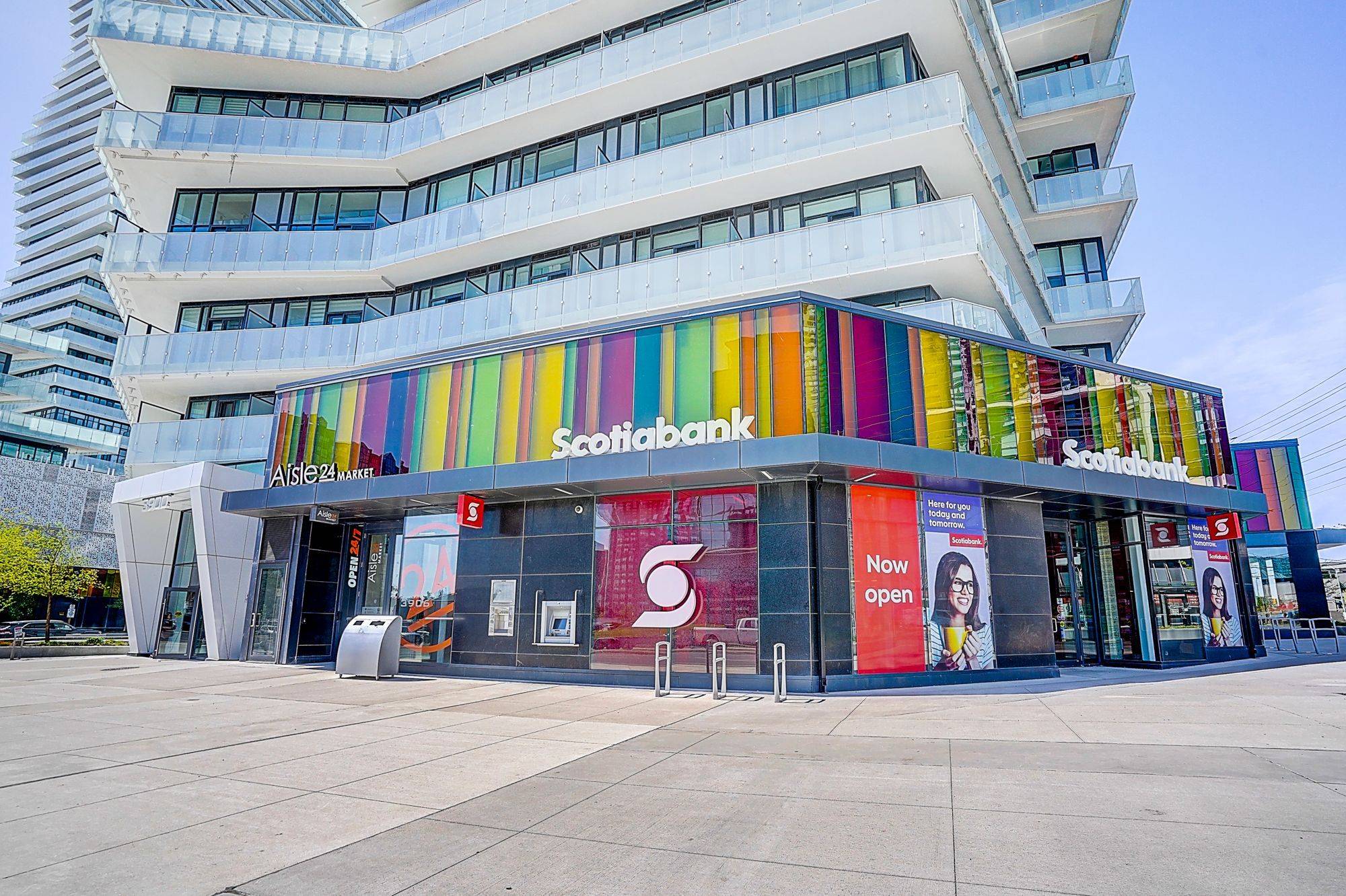 3900 Confederation Pkwy #3710, Mississauga, ON L5B 0M3