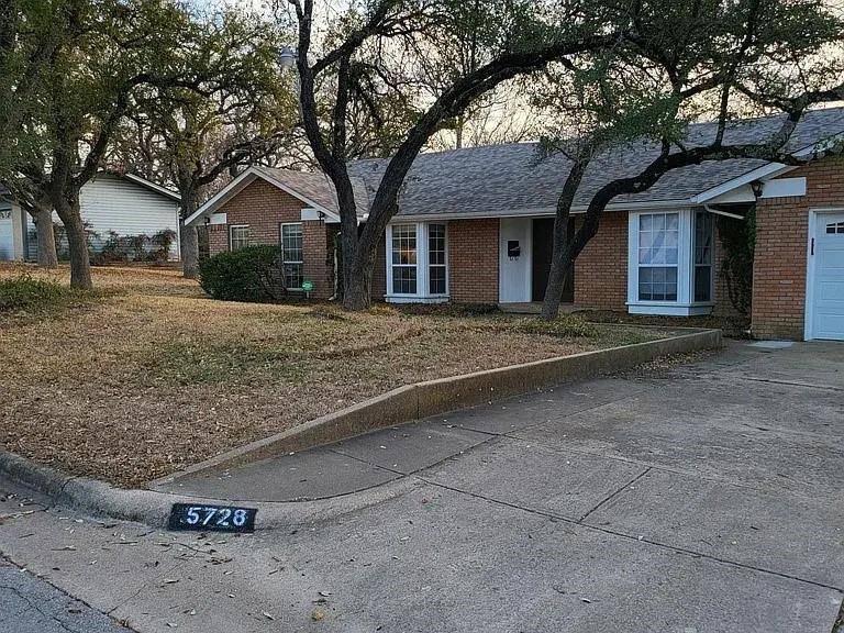 5728 Rockhill Road, Fort Worth, TX 76112