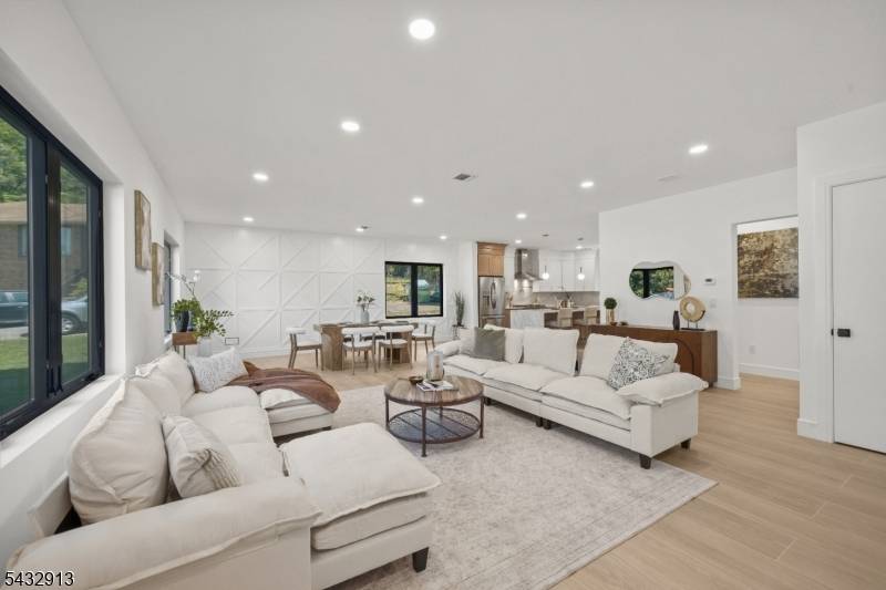 24 Richard Scott Ct, Haledon Boro, NJ 07508