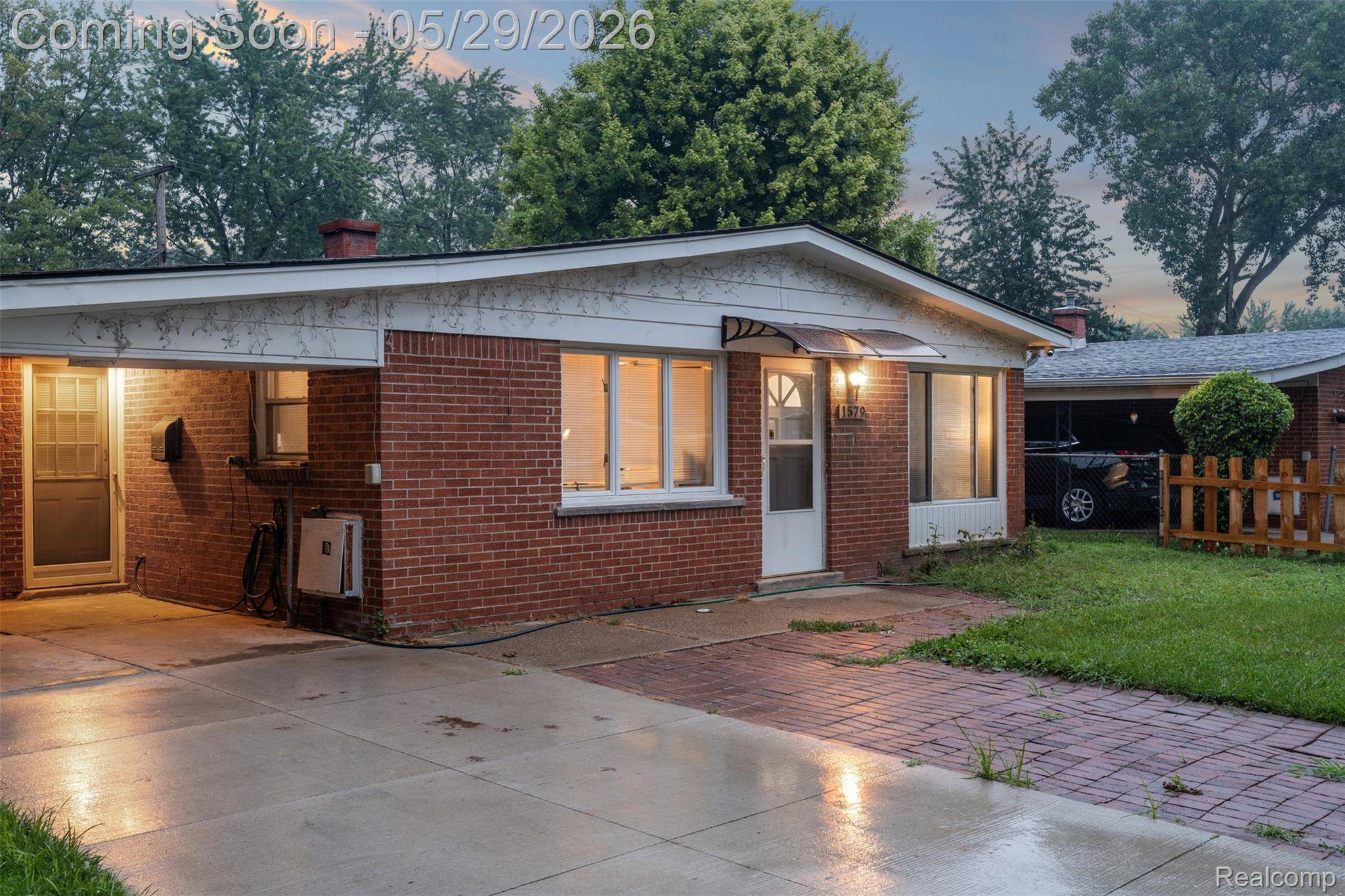 1579 Dulong AVE, Madison Heights, MI 48071