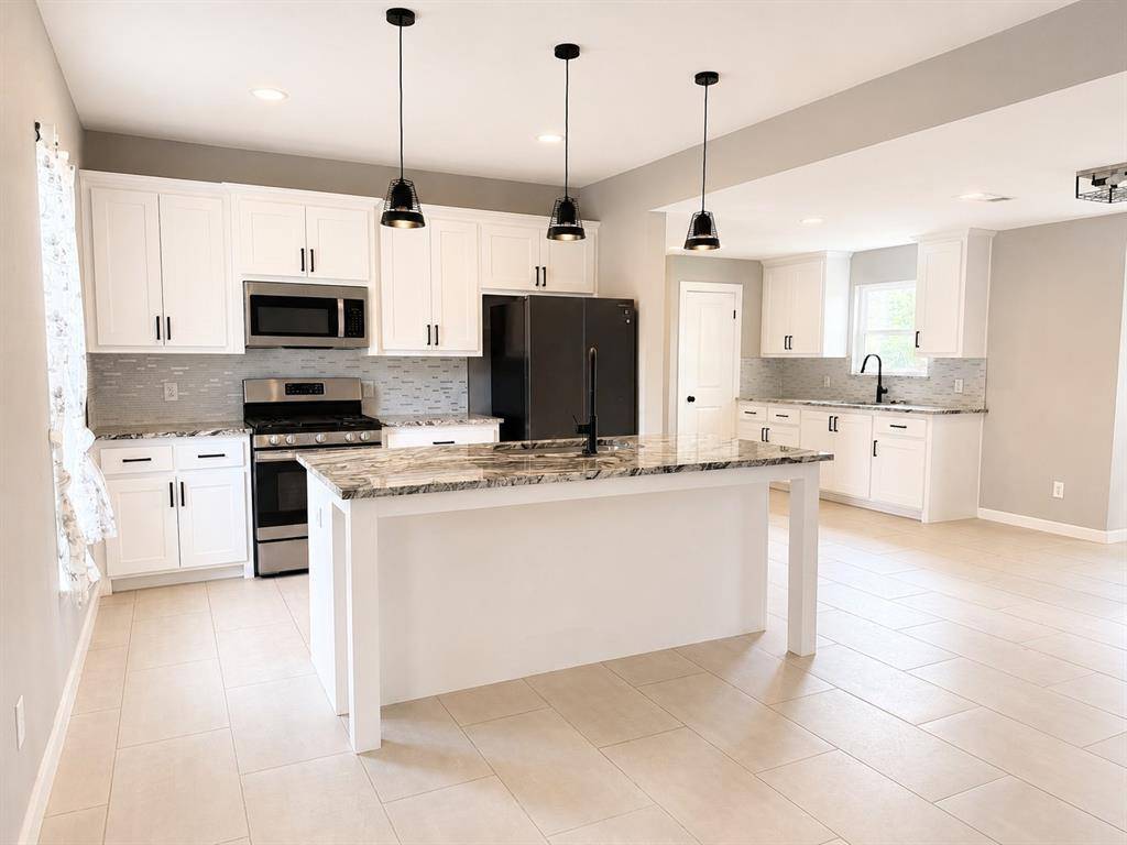 202 4th Street, Joshua, TX 76058