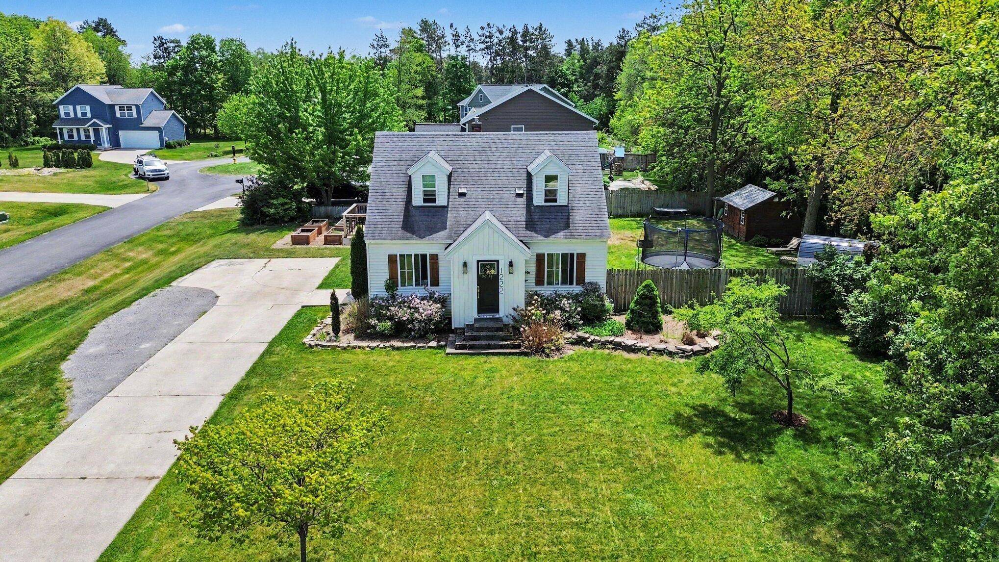 1222 W 32nd ST, Holland City, MI 49423