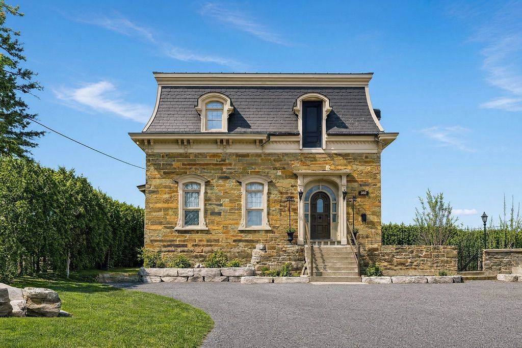 382 Mcgill ST, Hawkesbury, ON K6A 1R2