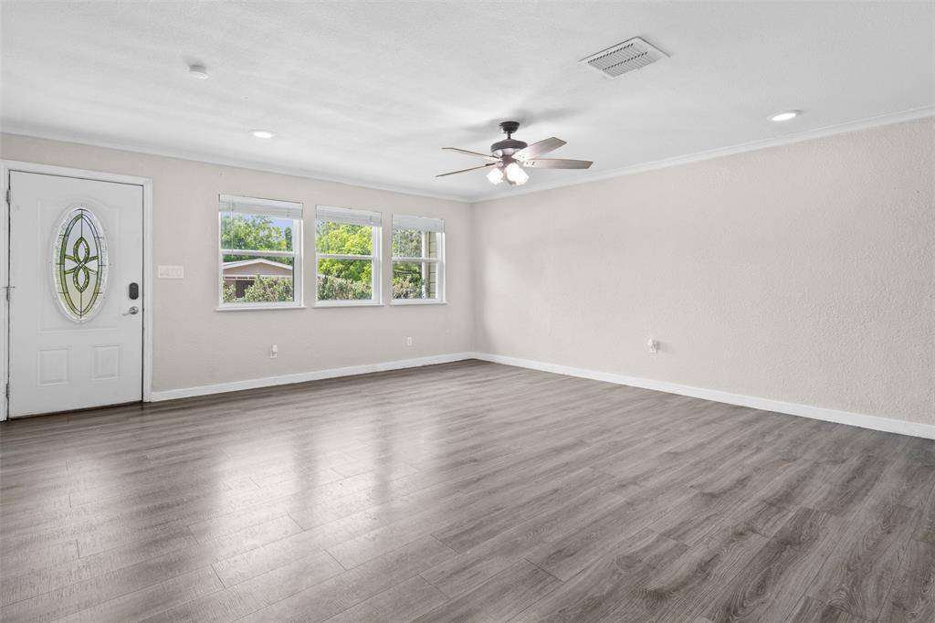107 S Flower Lane, Chico, TX 76431