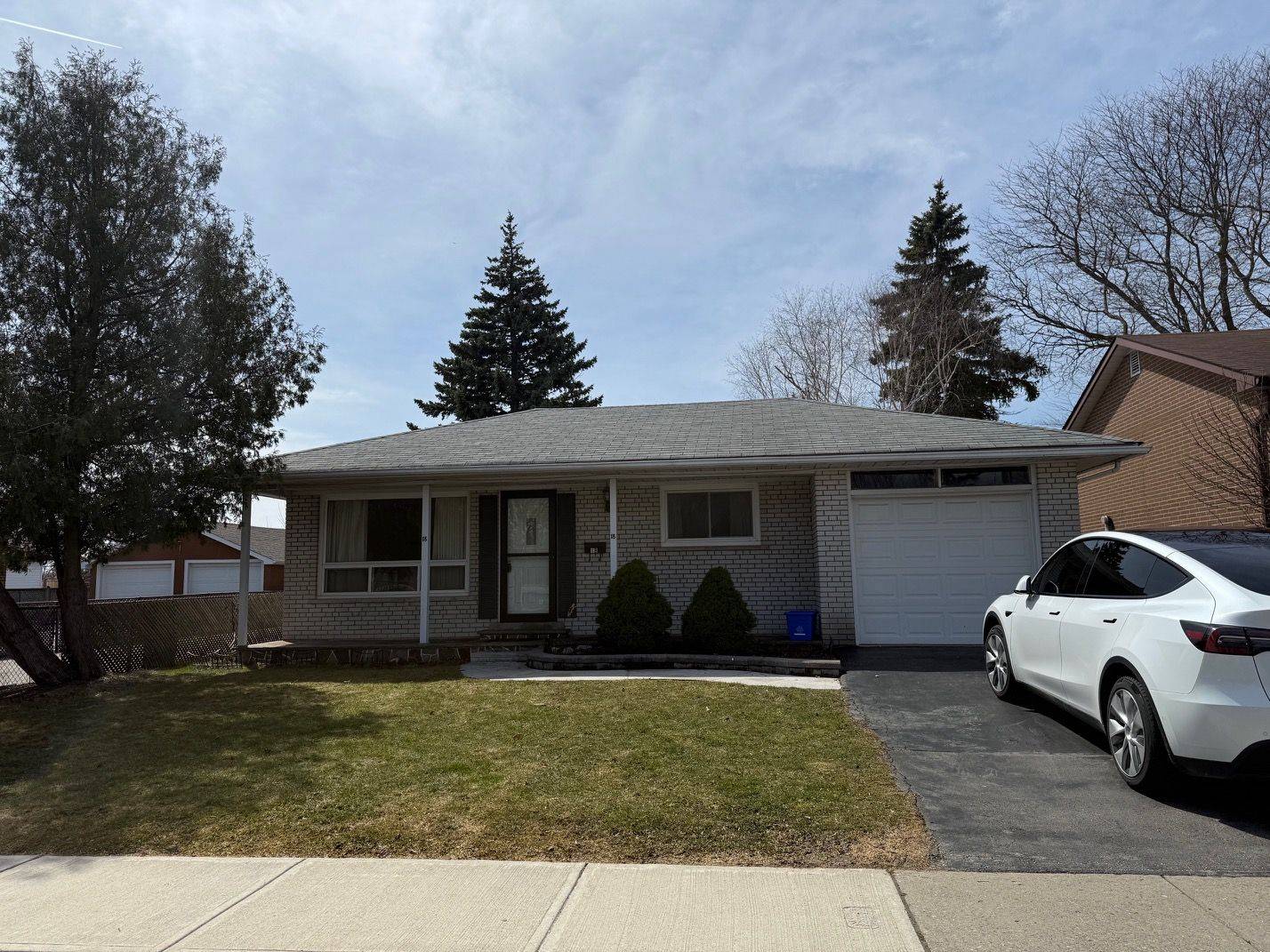 18 Harper RD #(Bsmt), Brampton, ON L6W 2W5