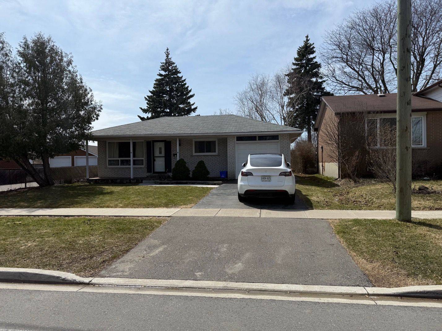 18 Harper RD #(Bsmt), Brampton, ON L6W 2W5