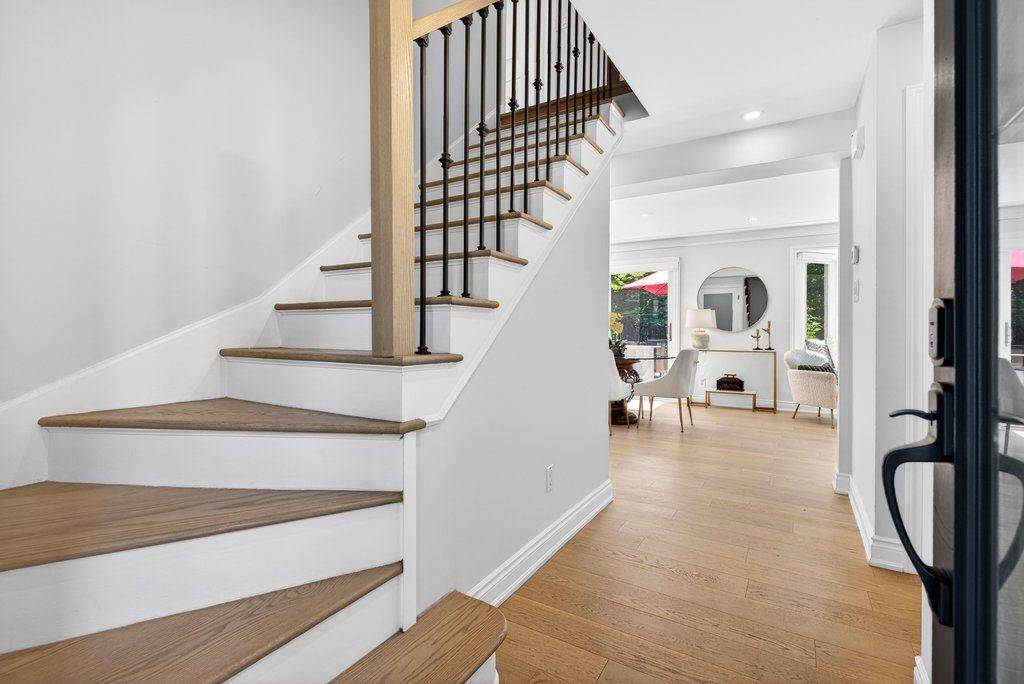 350 East Side CRES, Burlington, ON L7R 3G9
