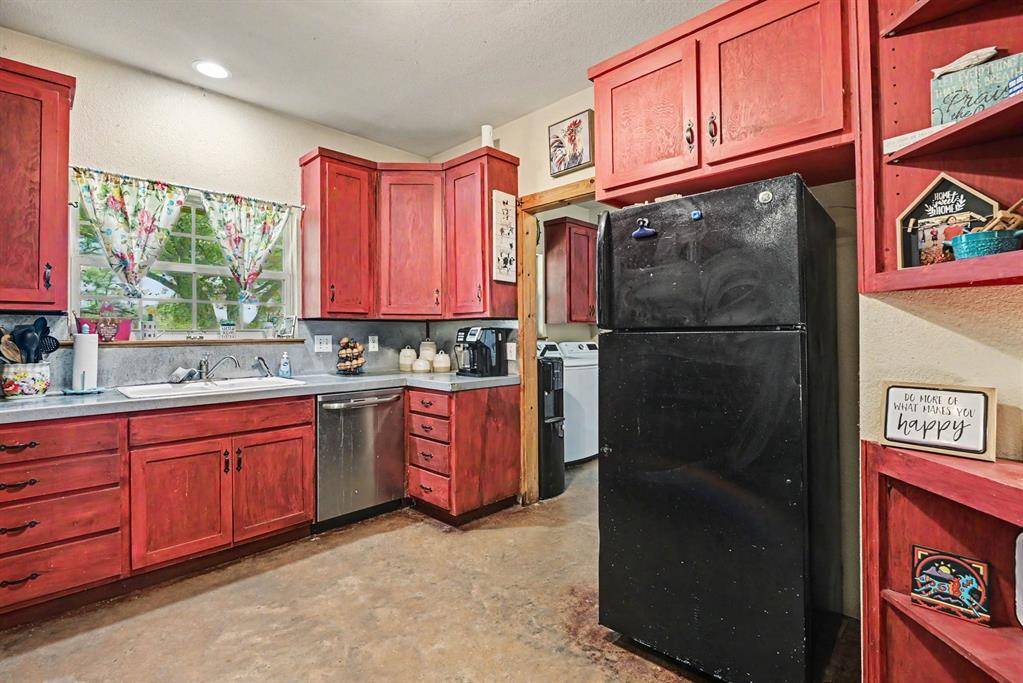 1342 County Road 1180, Decatur, TX 76234
