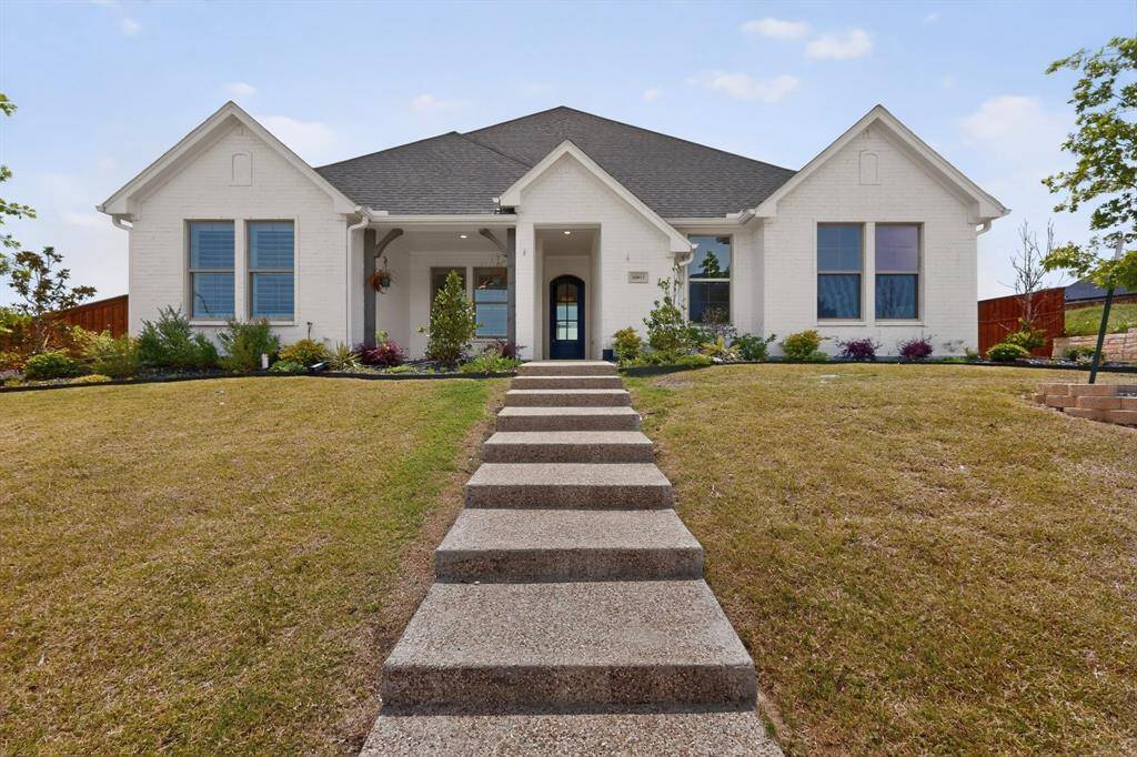 10813 Alta Sierra Drive, Benbrook, TX 76126