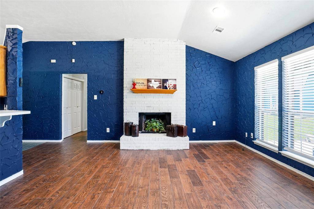 7150 Allyn Drive, Azle, TX 76020