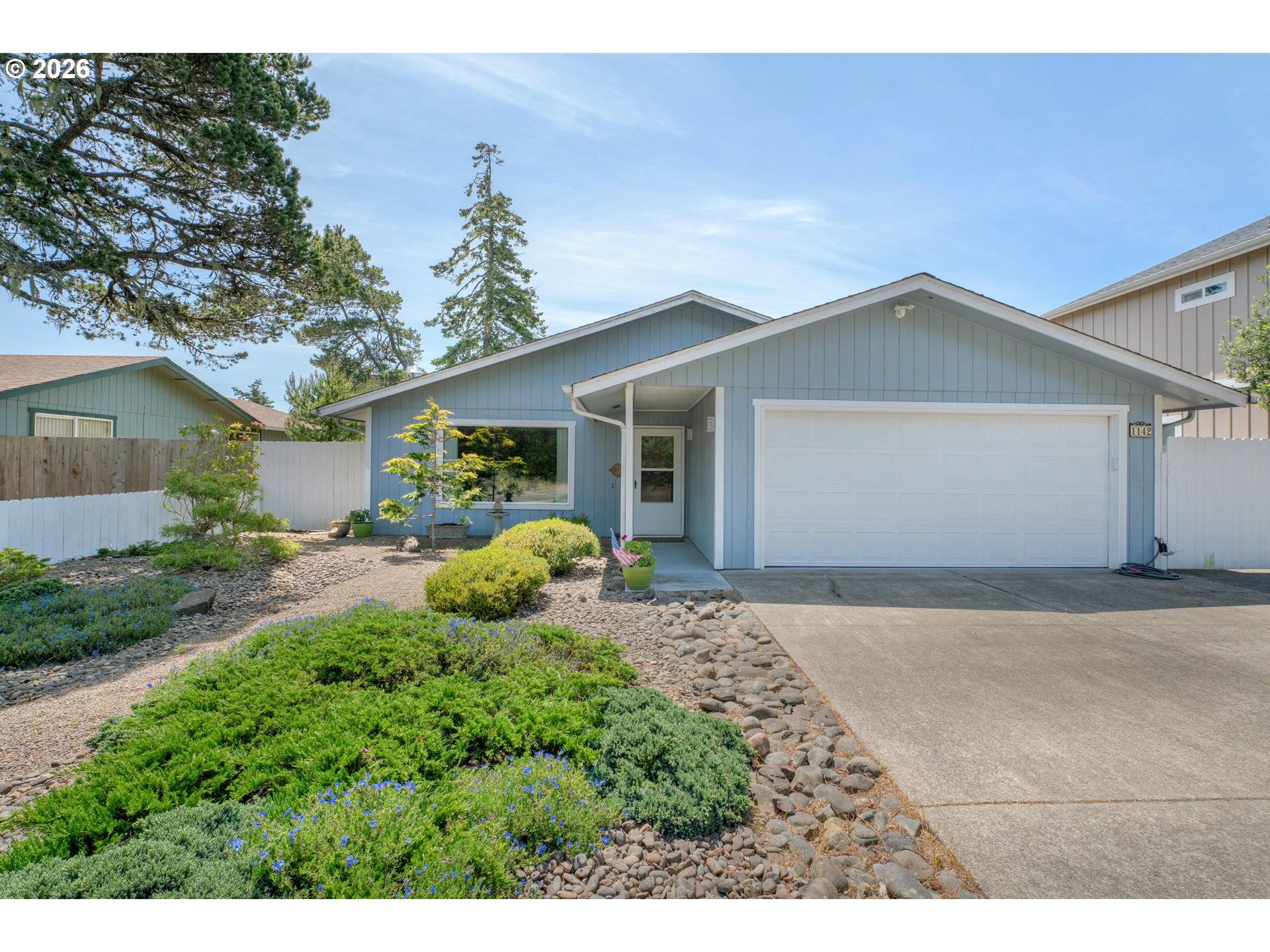 1142 9TH ST, Florence, OR 97439