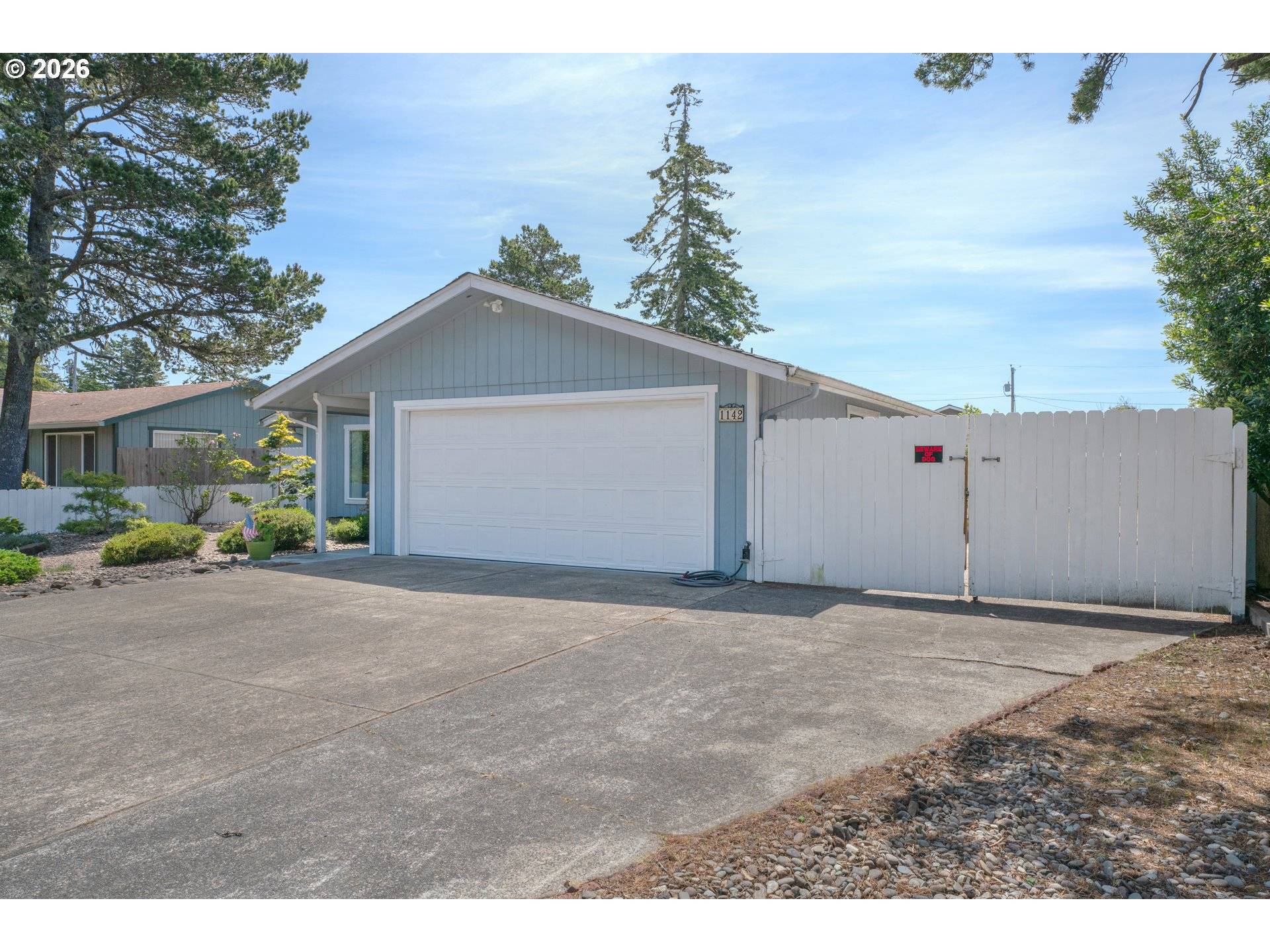 1142 9TH ST, Florence, OR 97439