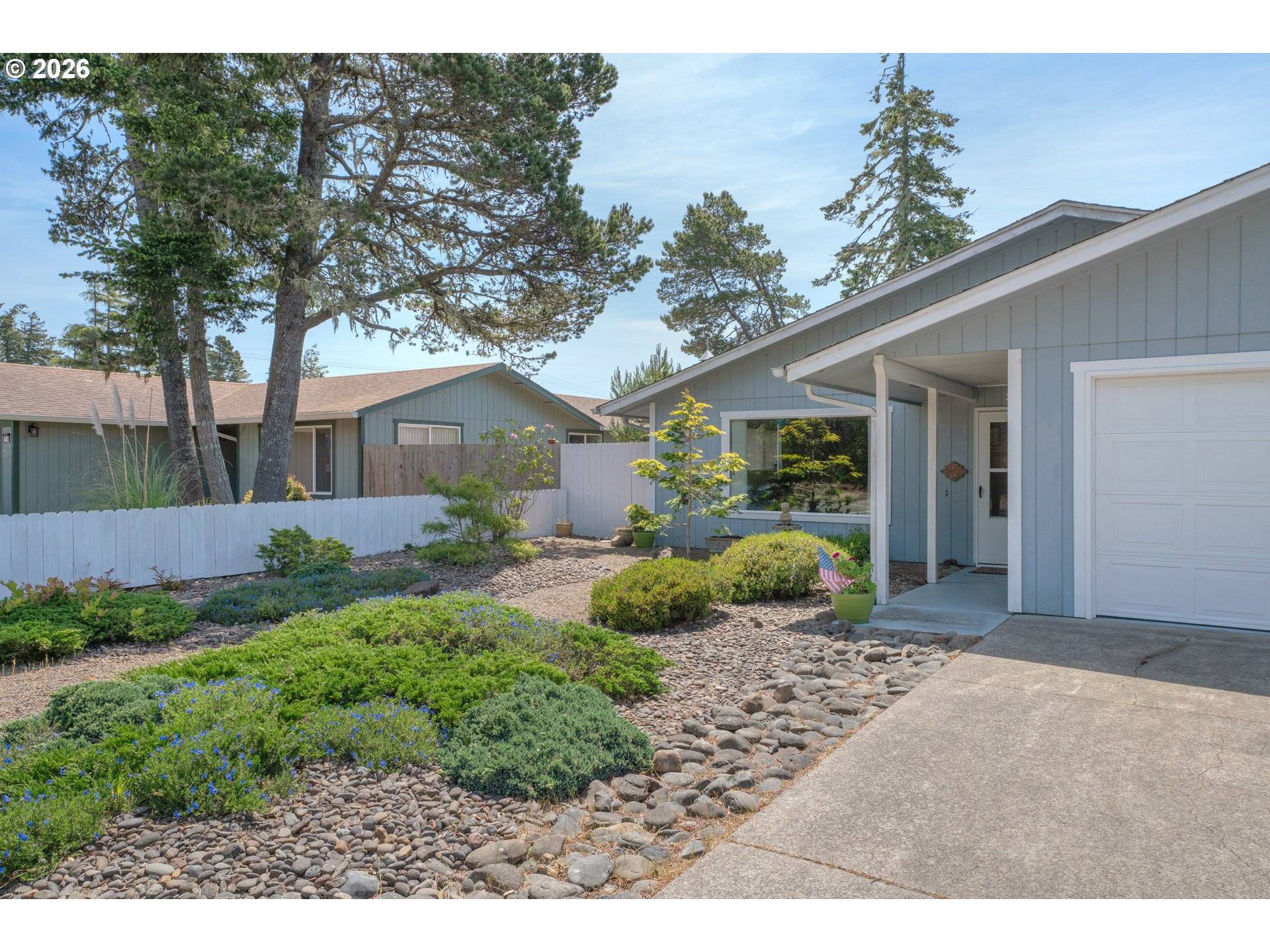 1142 9TH ST, Florence, OR 97439