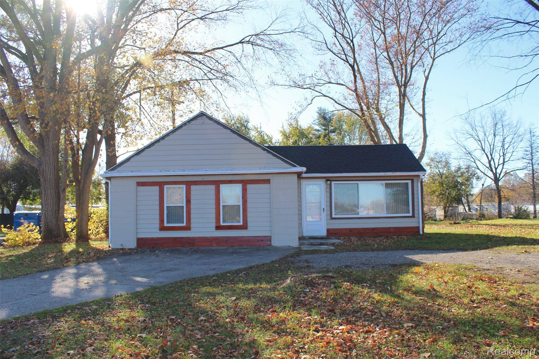 43267 UTICA RD, Sterling Heights, MI 48314