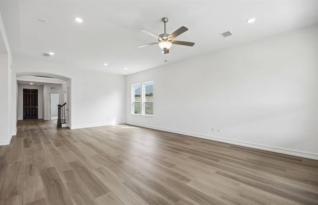 708 Brozgold Avenue, Midlothian, TX 76065