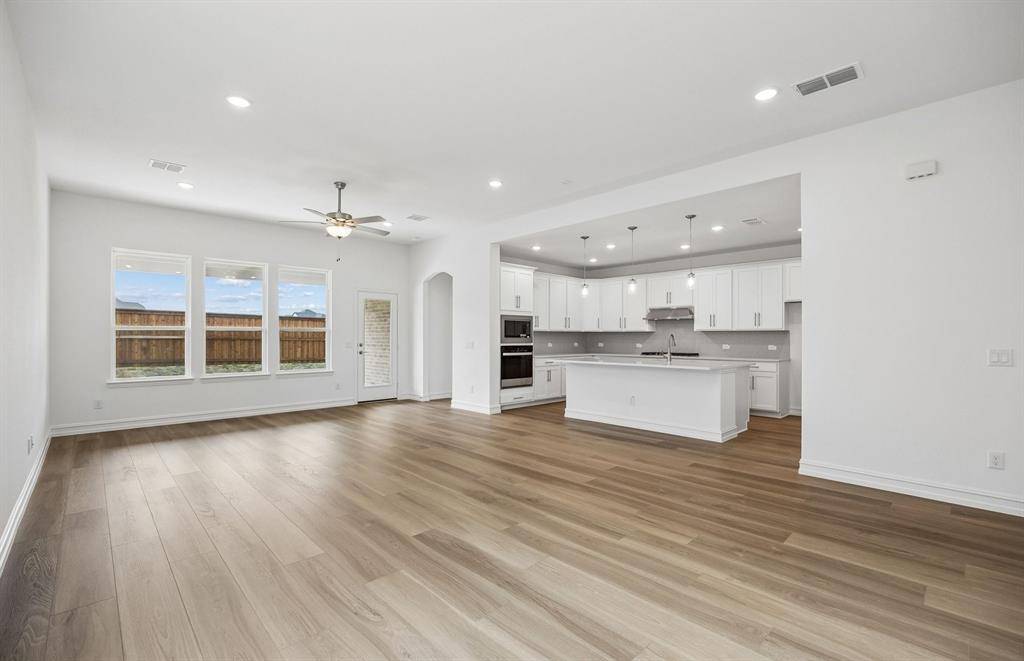708 Brozgold Avenue, Midlothian, TX 76065