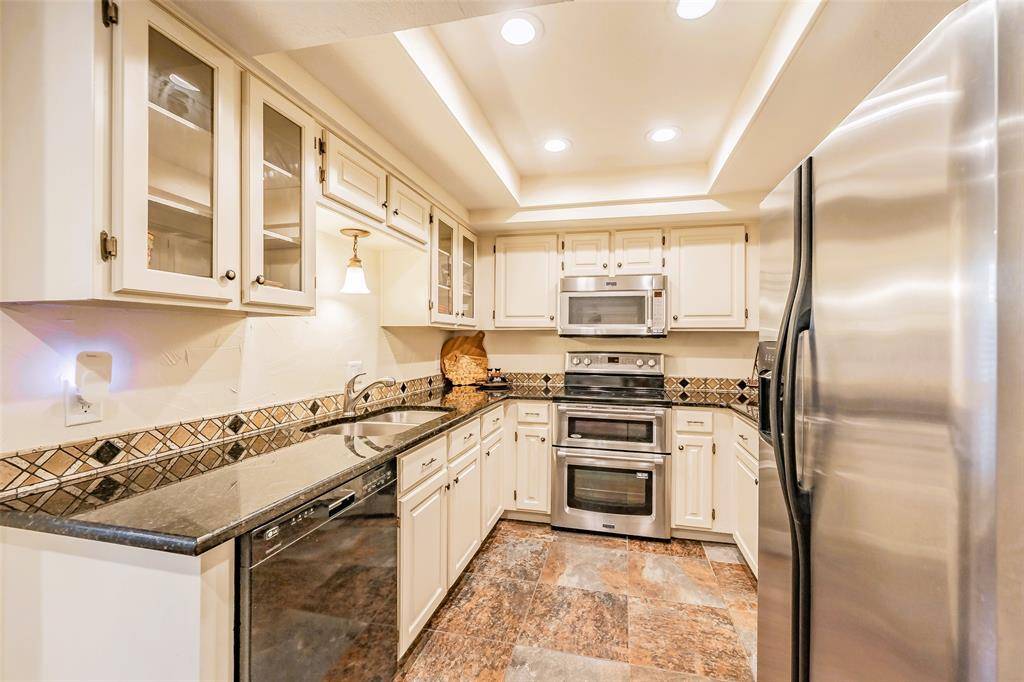 5912 Meadow Wood Lane, Fort Worth, TX 76112