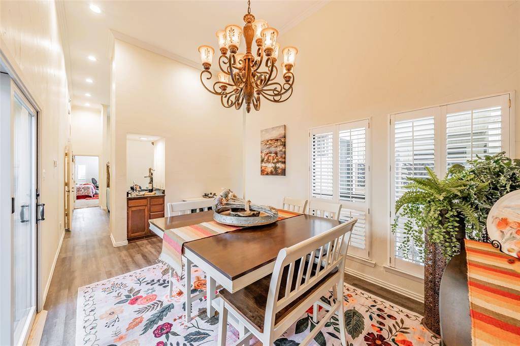 5912 Meadow Wood Lane, Fort Worth, TX 76112