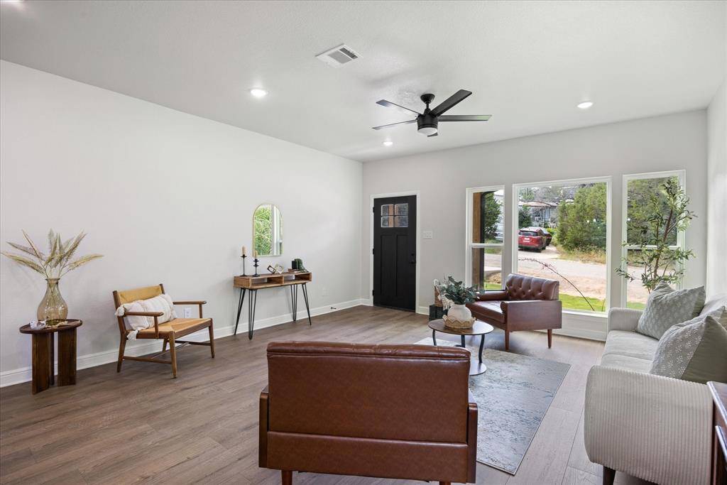 913 Colorado River Drive, Granbury, TX 76048