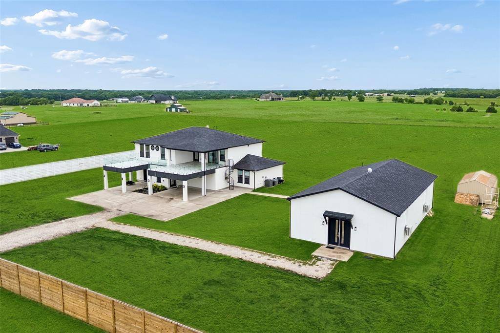 1053 Sedalia Road, Van Alstyne, TX 75495