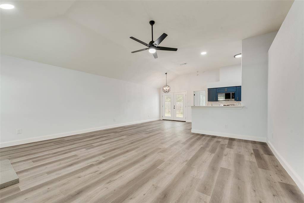 204 Hollywood Drive, Glenn Heights, TX 75154