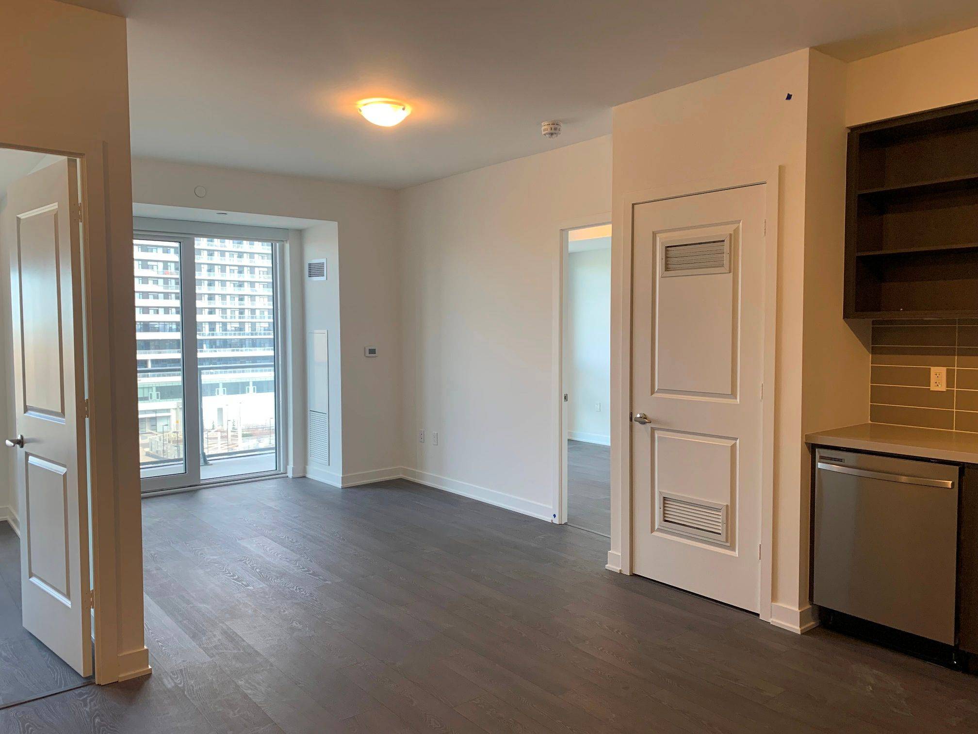 4675 Metcalfe AVE #610, Mississauga, ON L5M 0Z8