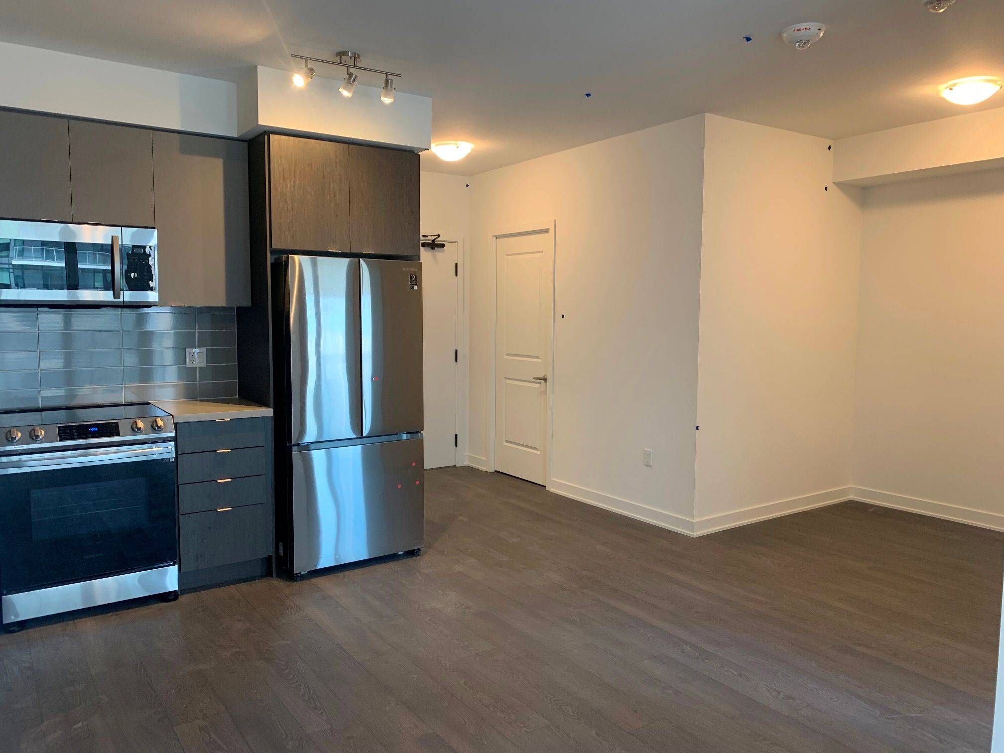 4675 Metcalfe AVE #610, Mississauga, ON L5M 0Z8