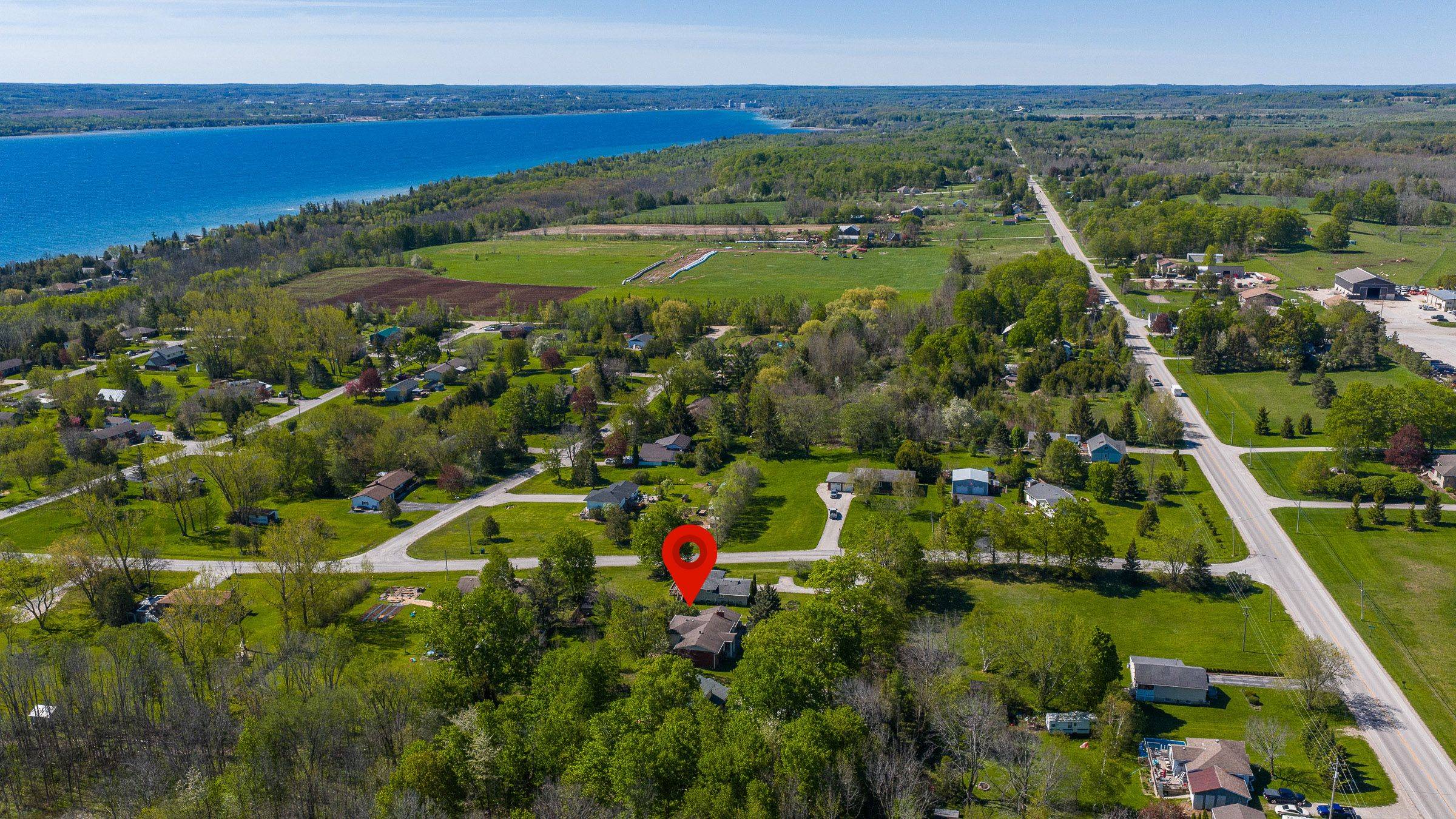 105 Maple Grove LN, Georgian Bluffs, ON N4K 0G2
