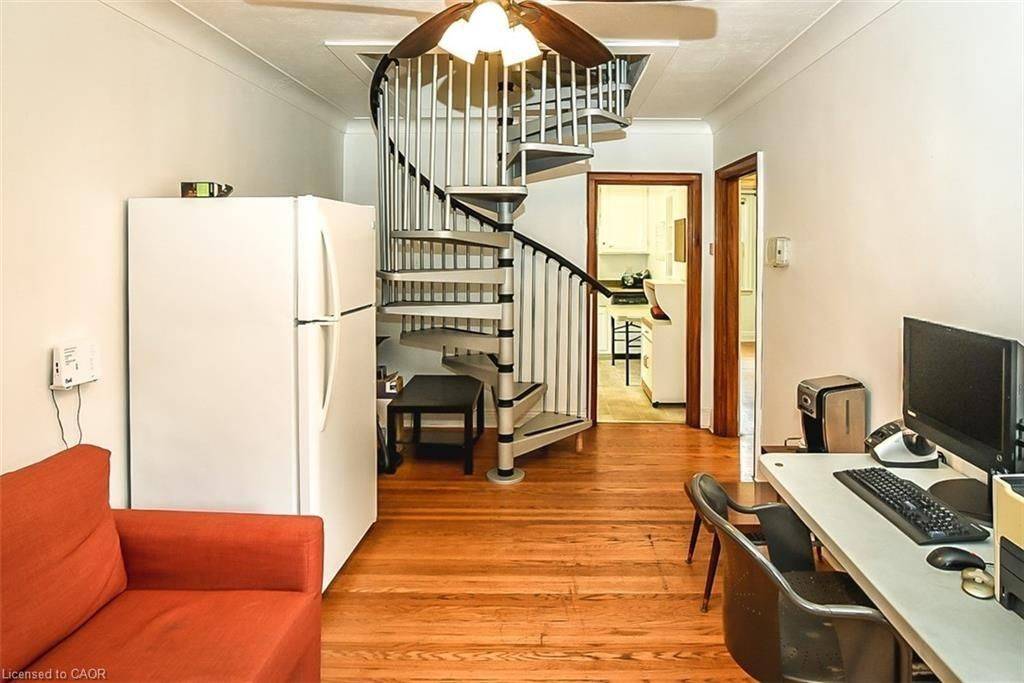 9 GARY AVE, Hamilton, ON L8S 1Y2
