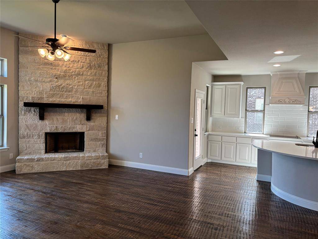 609 Red Maple Road, Waxahachie, TX 75165