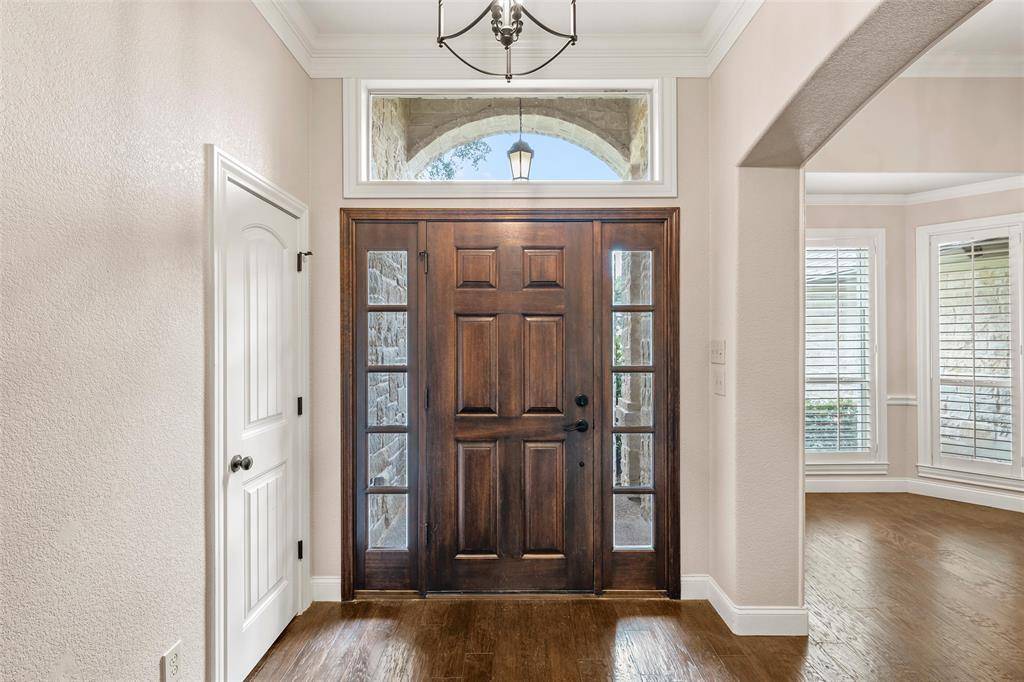 112 Stone Manor Drive, Mcgregor, TX 76657