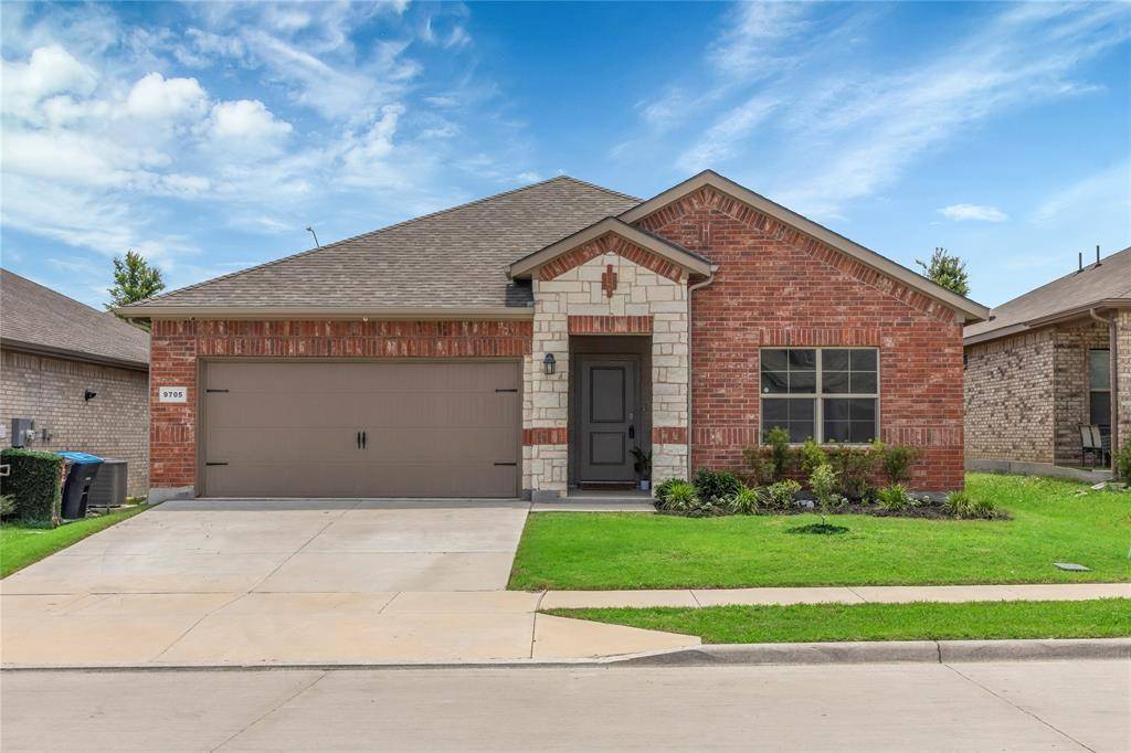 9705 Olanta Trail, Fort Worth, TX 76108
