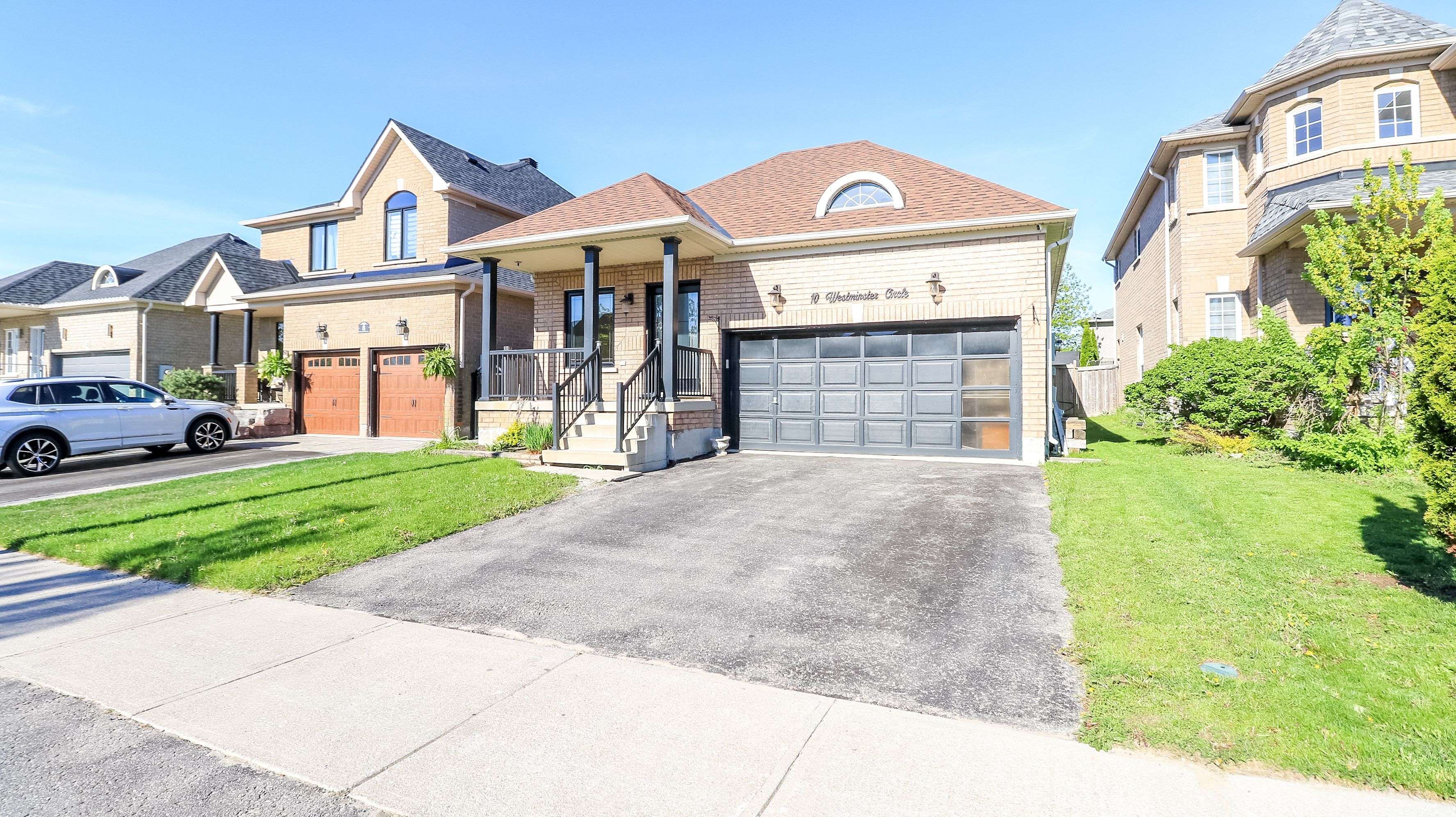 10 Westminster CIR, Barrie, ON L4M 0A3
