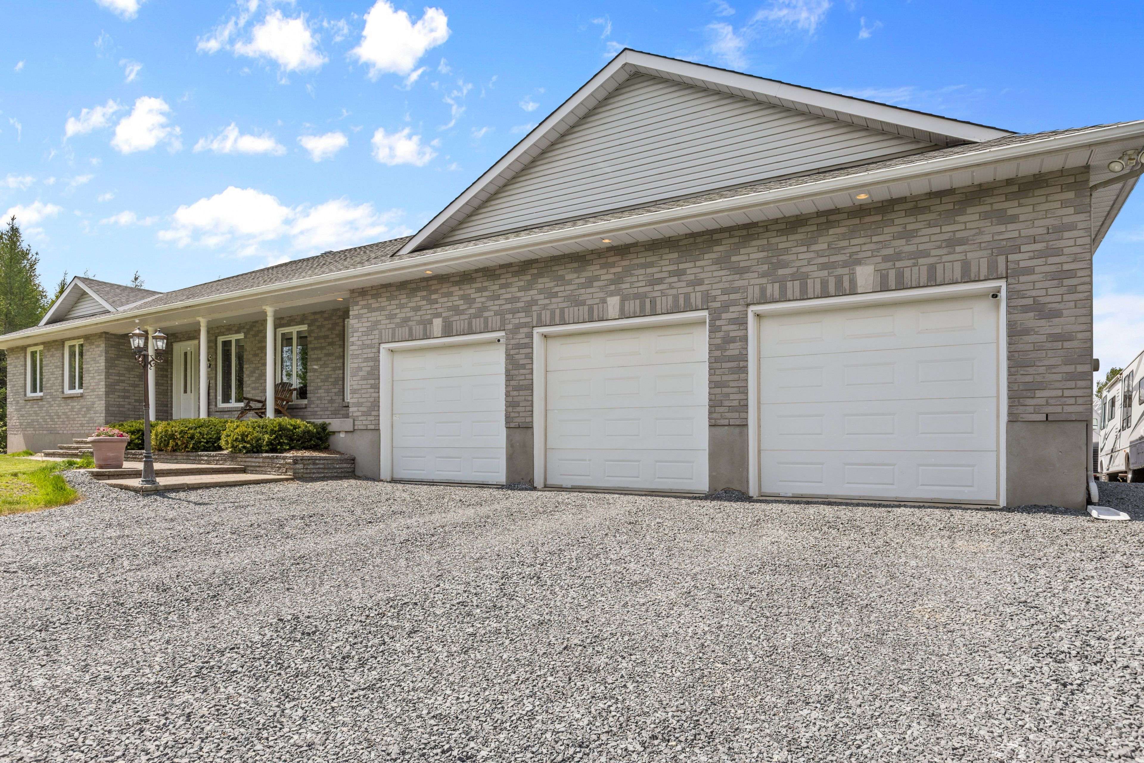 6451 Ottawa ST W, Stittsville - Munster - Richmond, ON K0A 2Z0