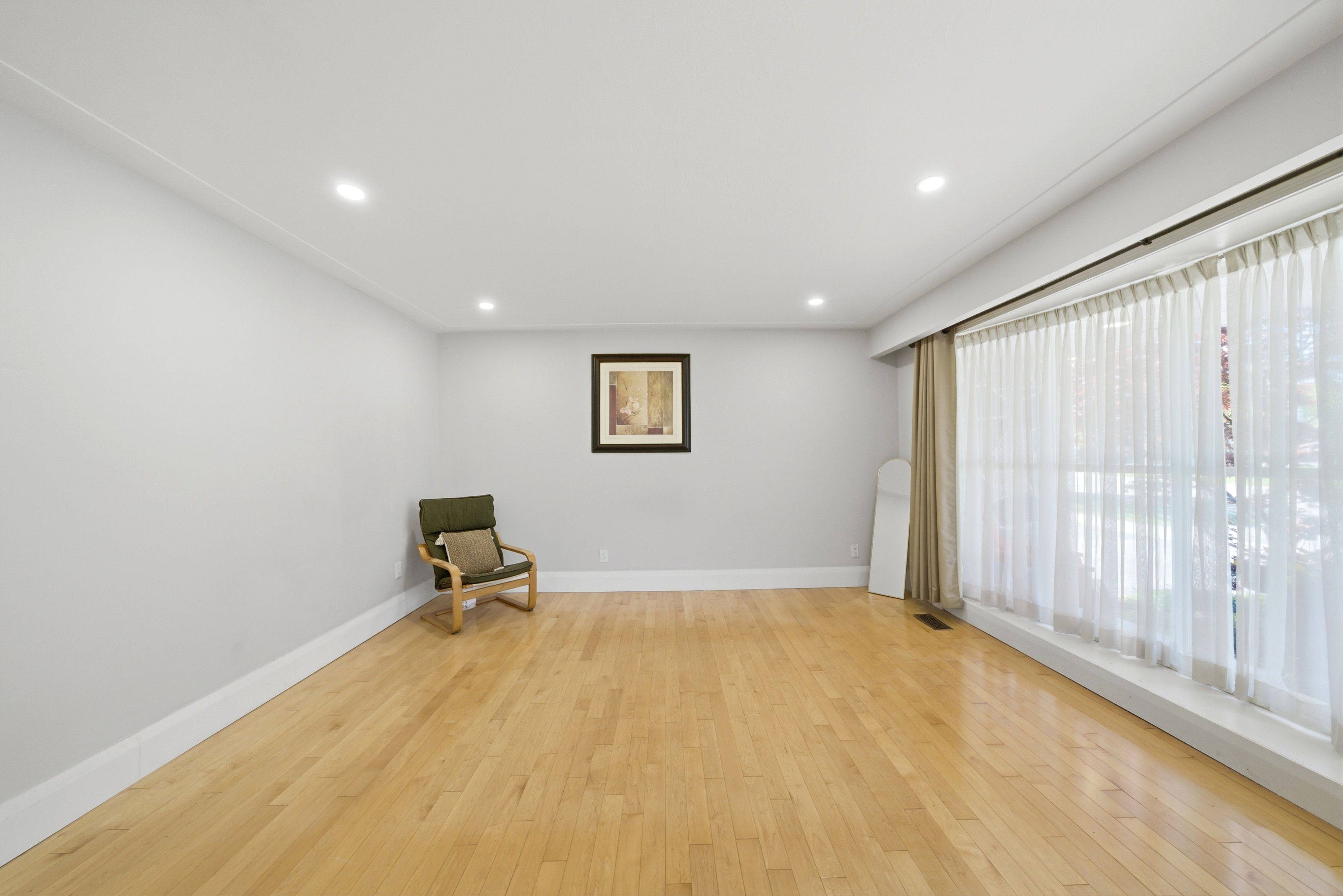 82 Stoney Brook DR, Hamilton, ON L8G 3V6