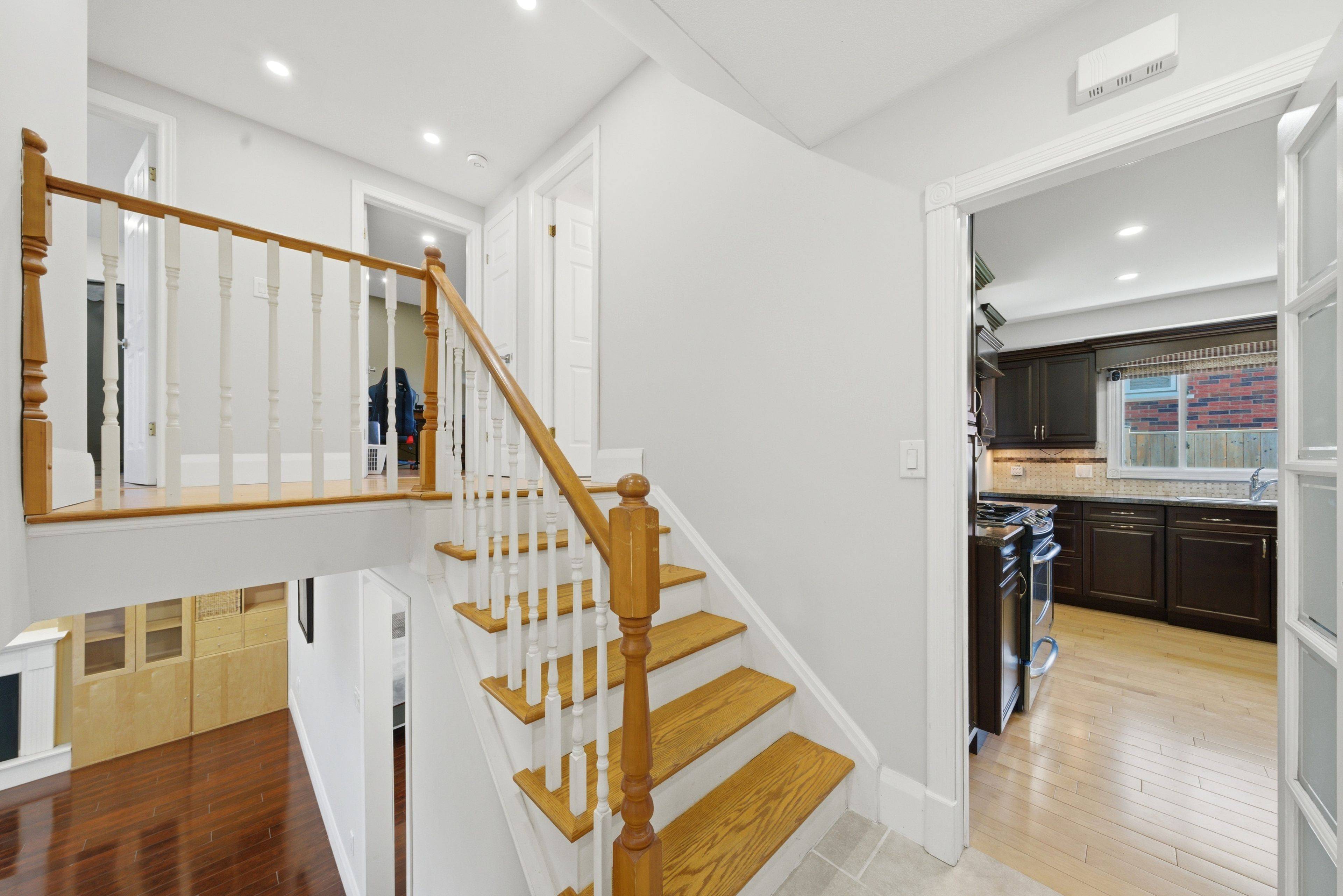 82 Stoney Brook DR, Hamilton, ON L8G 3V6