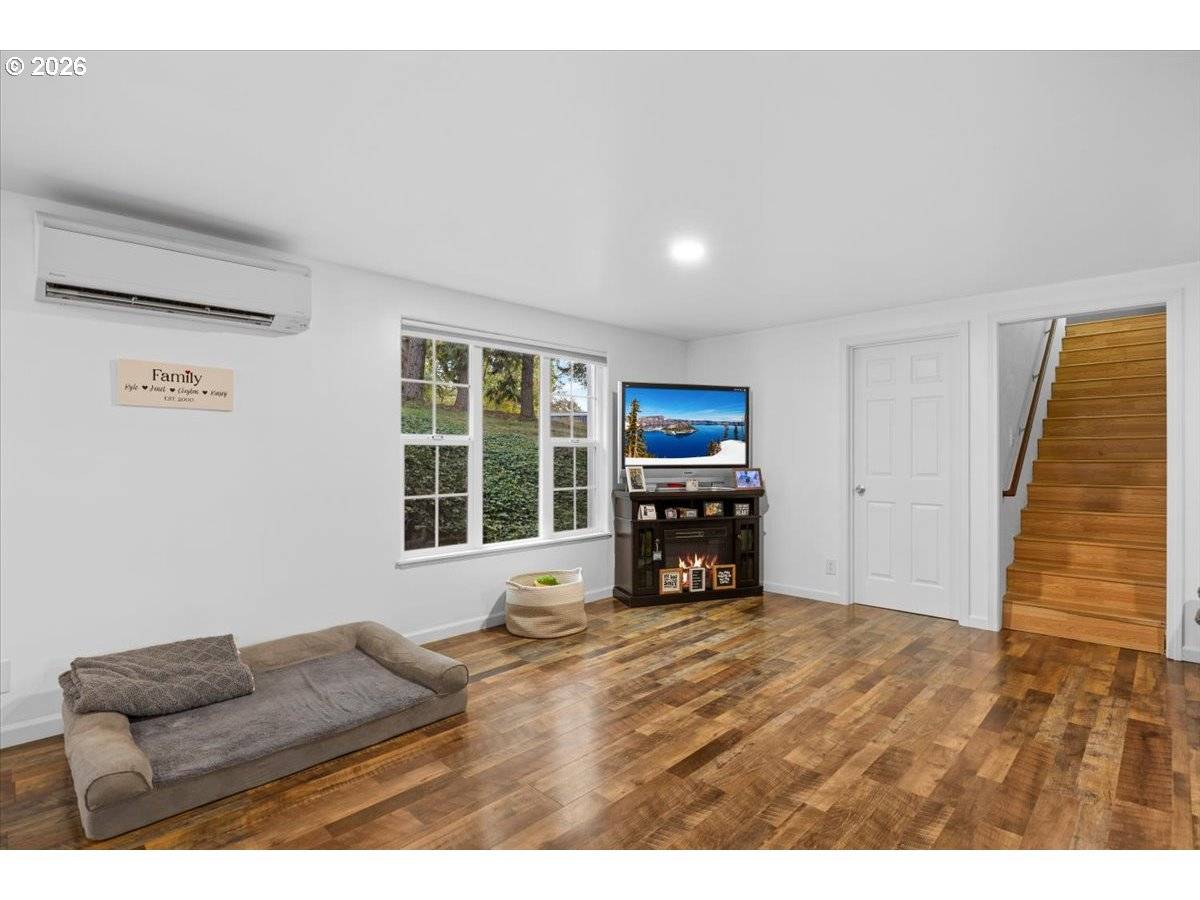 225 FOX LN, Roseburg, OR 97471
