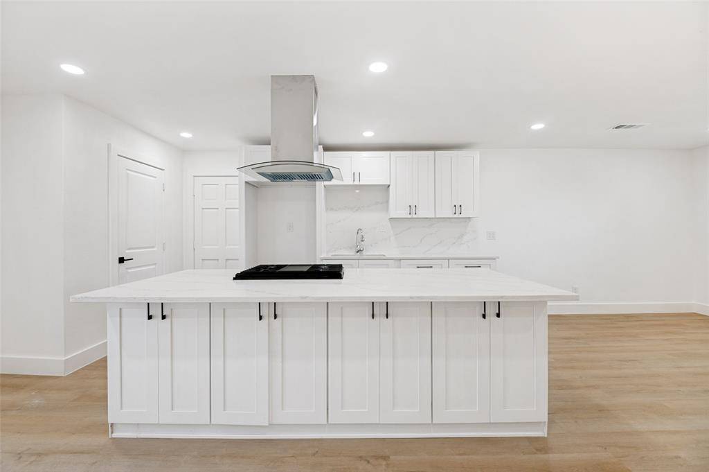 2406 Magna Vista Drive, Dallas, TX 75216