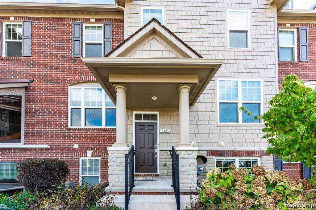 2845 Hartwick DR, Rochester Hills, MI 48307