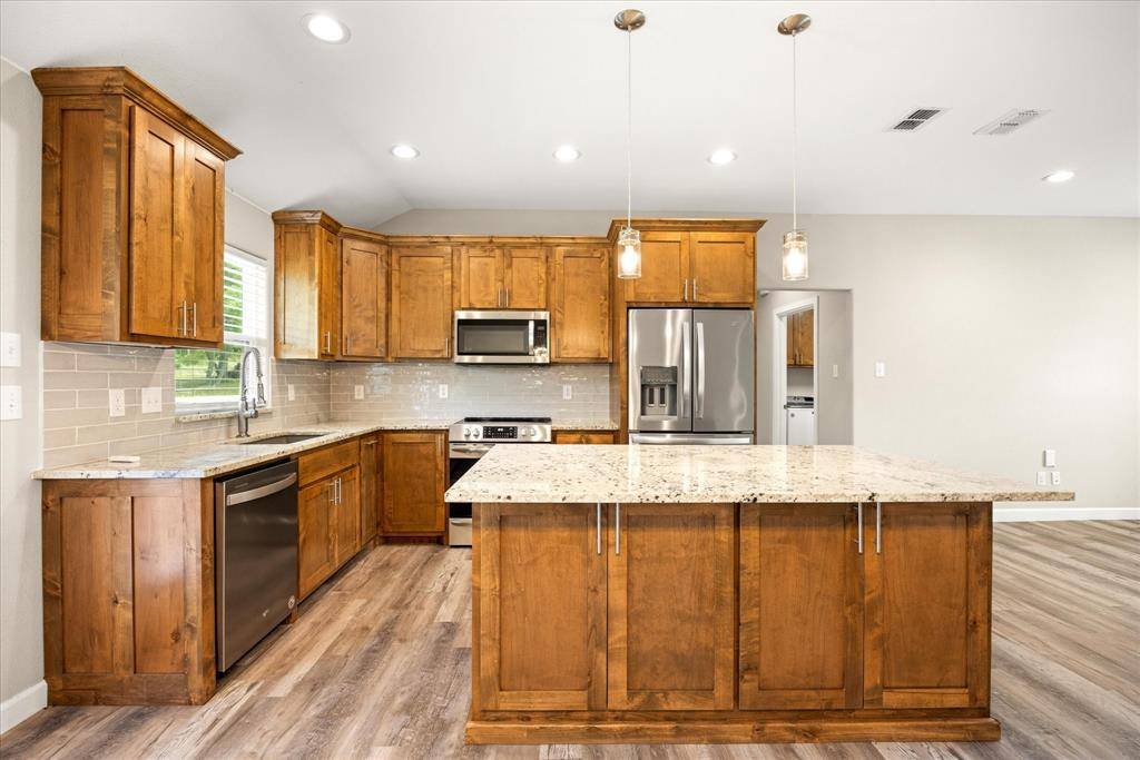1495 Peninsula Drive, Bluff Dale, TX 76433