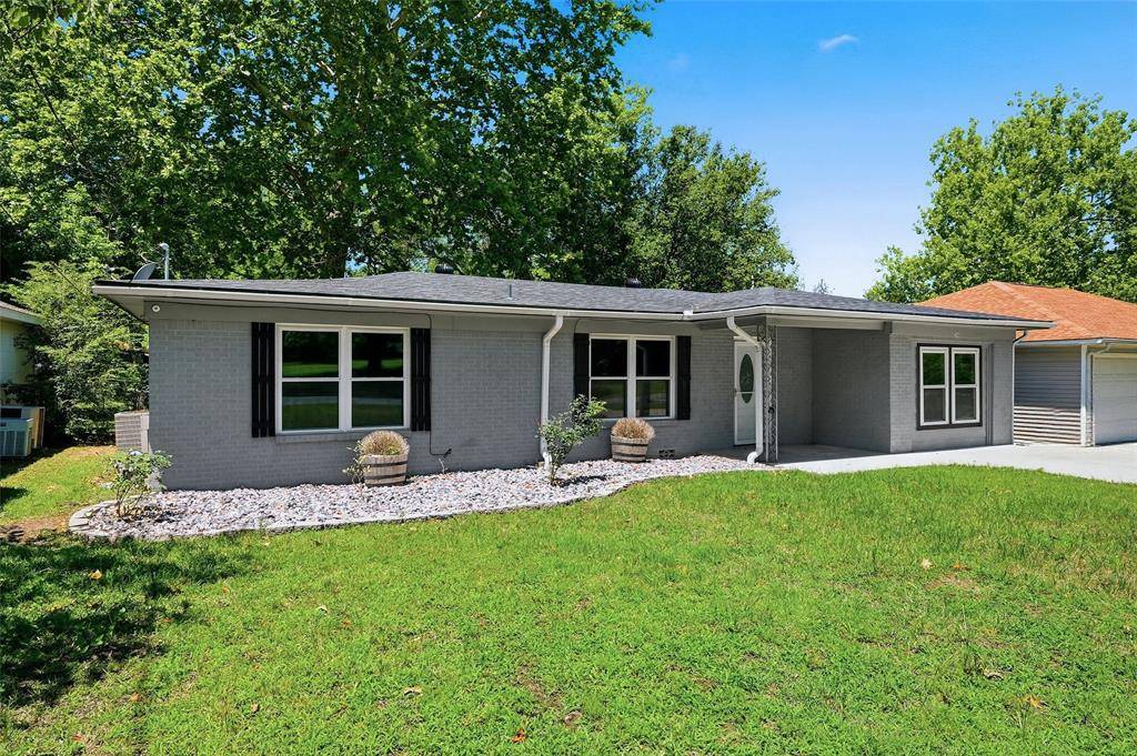 206 S Magnolia Street, Pottsboro, TX 75076