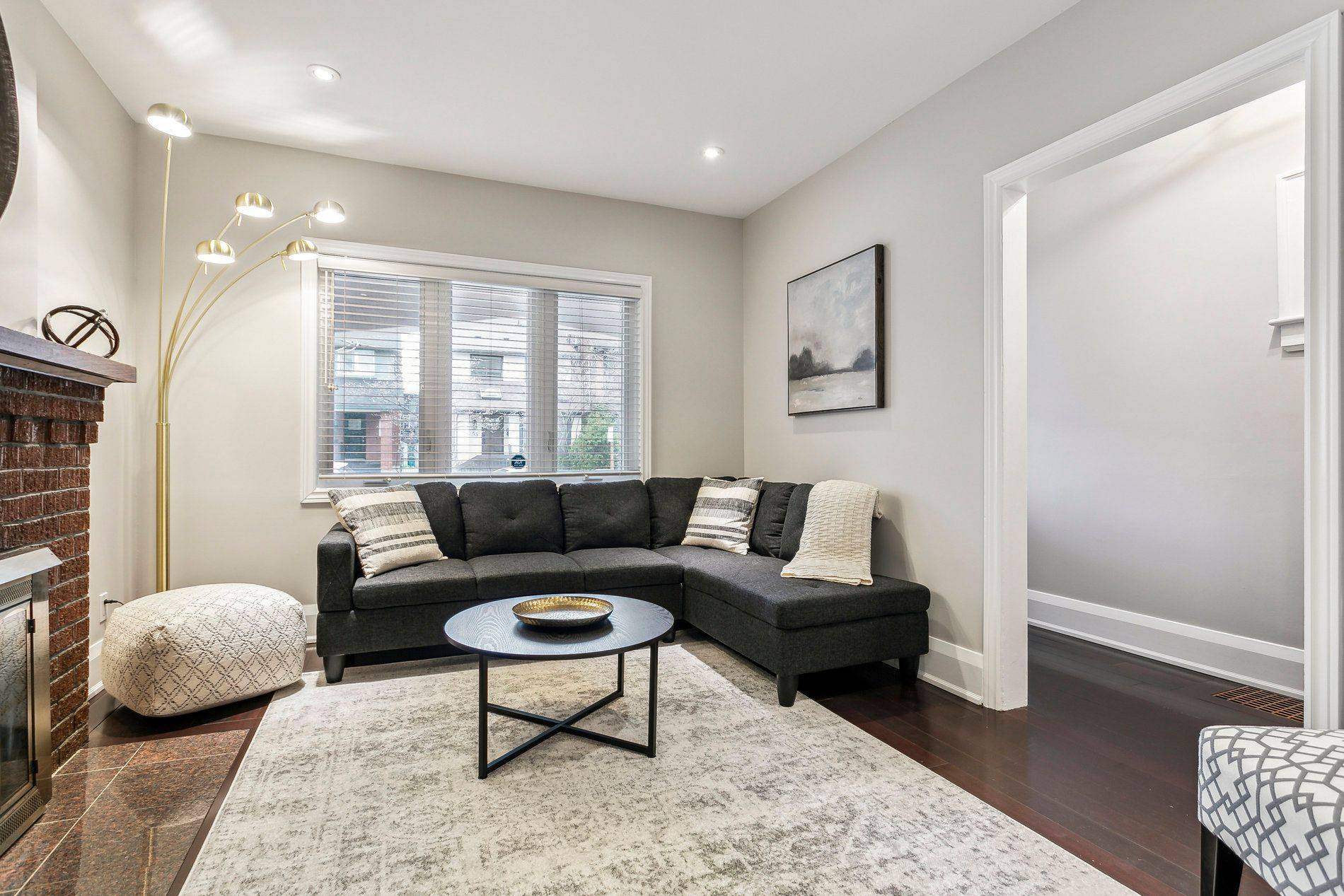52 Hillsdale AVE W, Toronto C03, ON M5P 1E8