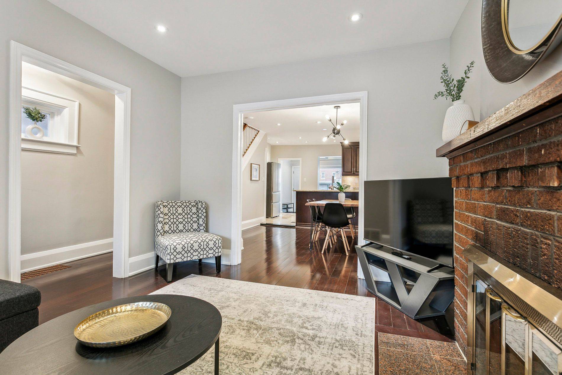 52 Hillsdale AVE W, Toronto C03, ON M5P 1E8
