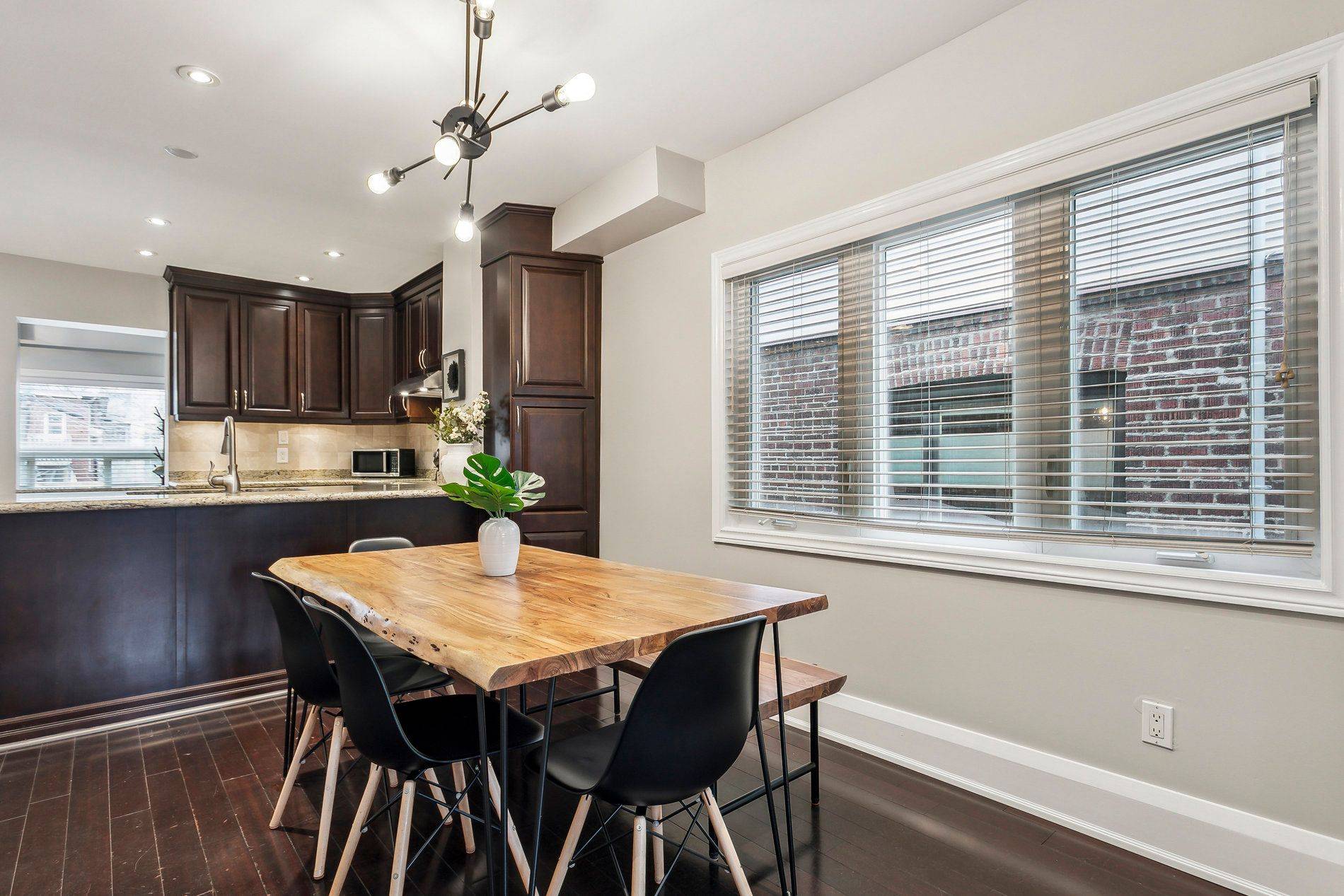 52 Hillsdale AVE W, Toronto C03, ON M5P 1E8