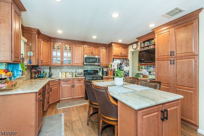 31 Grover Dr, Wayne Twp., NJ 07470