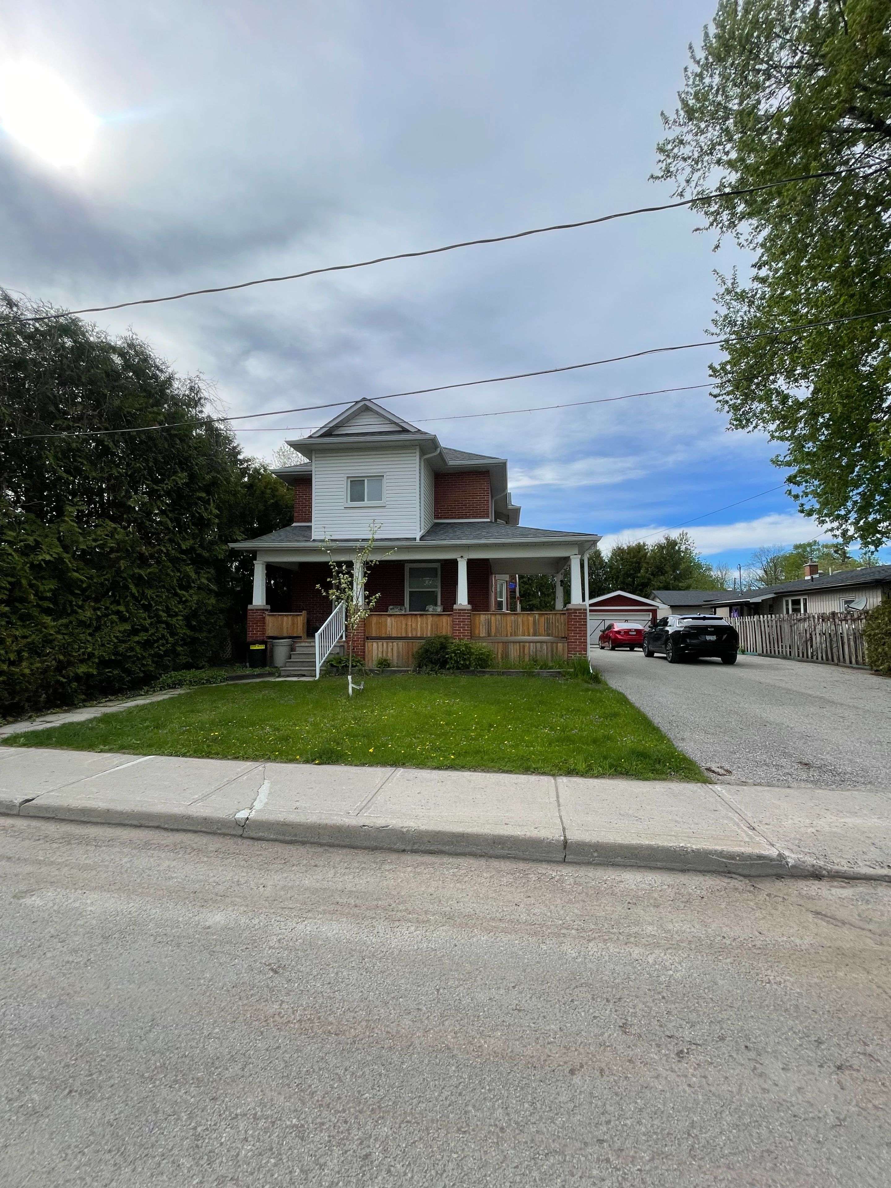 50 Middle ST #2, Georgina, ON L0E 1R0